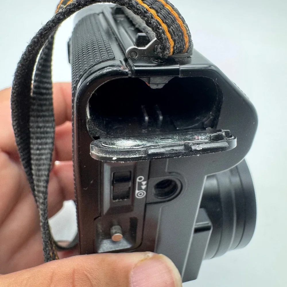 Canon AF35ML 35mm Film Camera 40mm f1.9‎ Fast Lens Vintage Point and Shoot Black